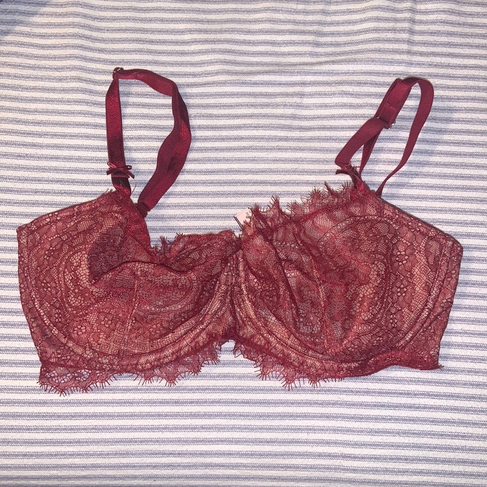 Red Lace Victoria’s Secret bra